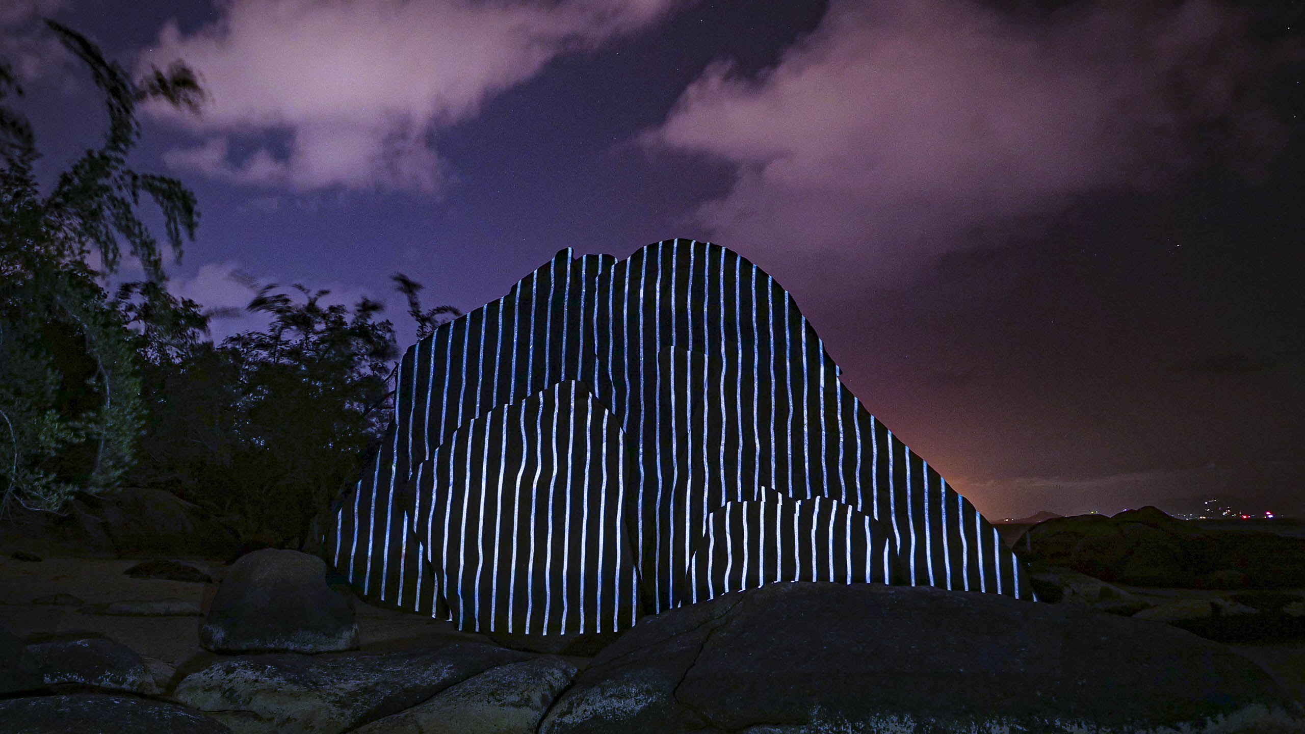 light art, 3d projection mapping by philipp frank. Located on a rock at the beach