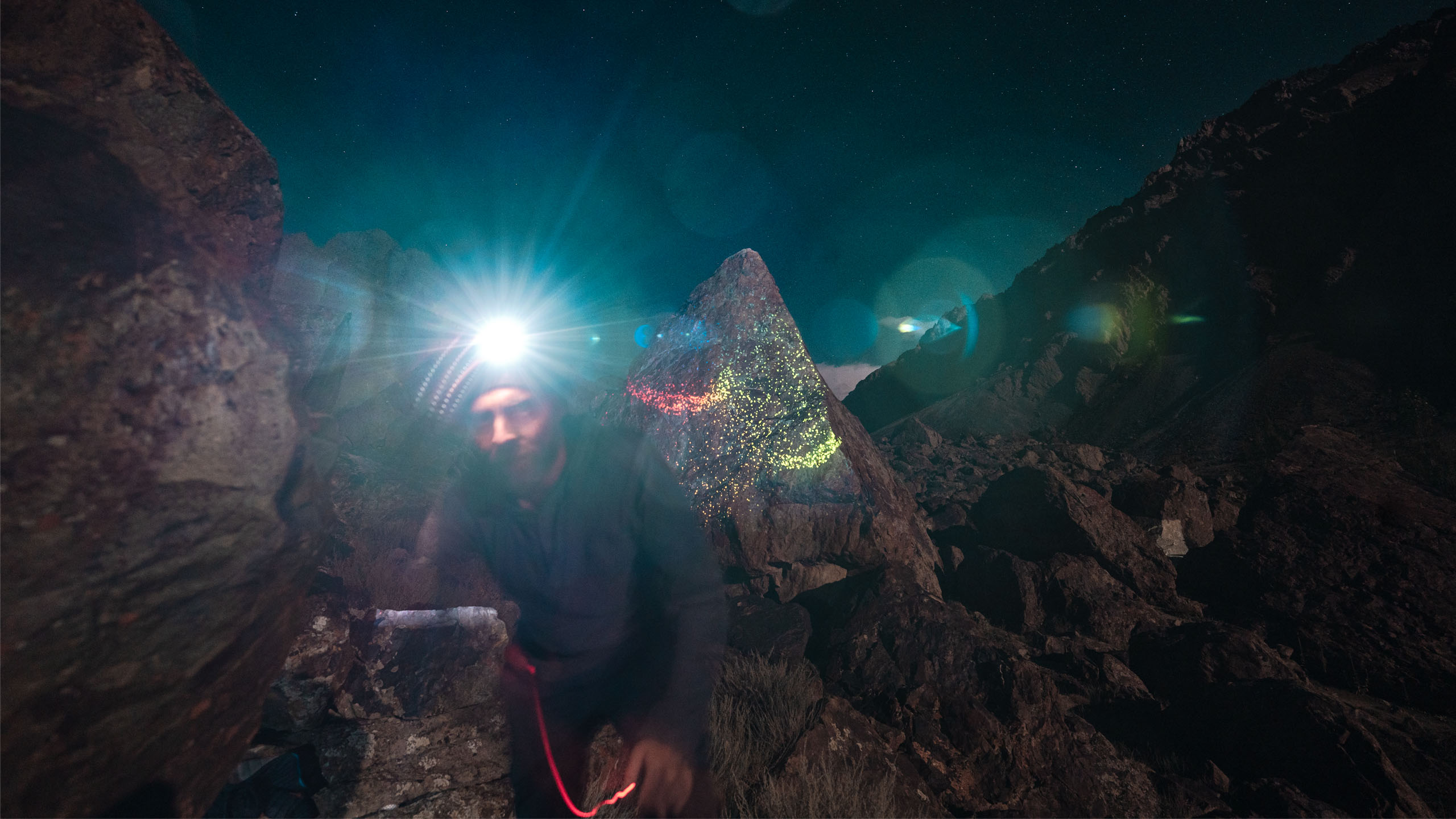 Philipp-Frank-Landscape-Artist-live projection mapping on a big boulder in Ladakh/Himalaya
