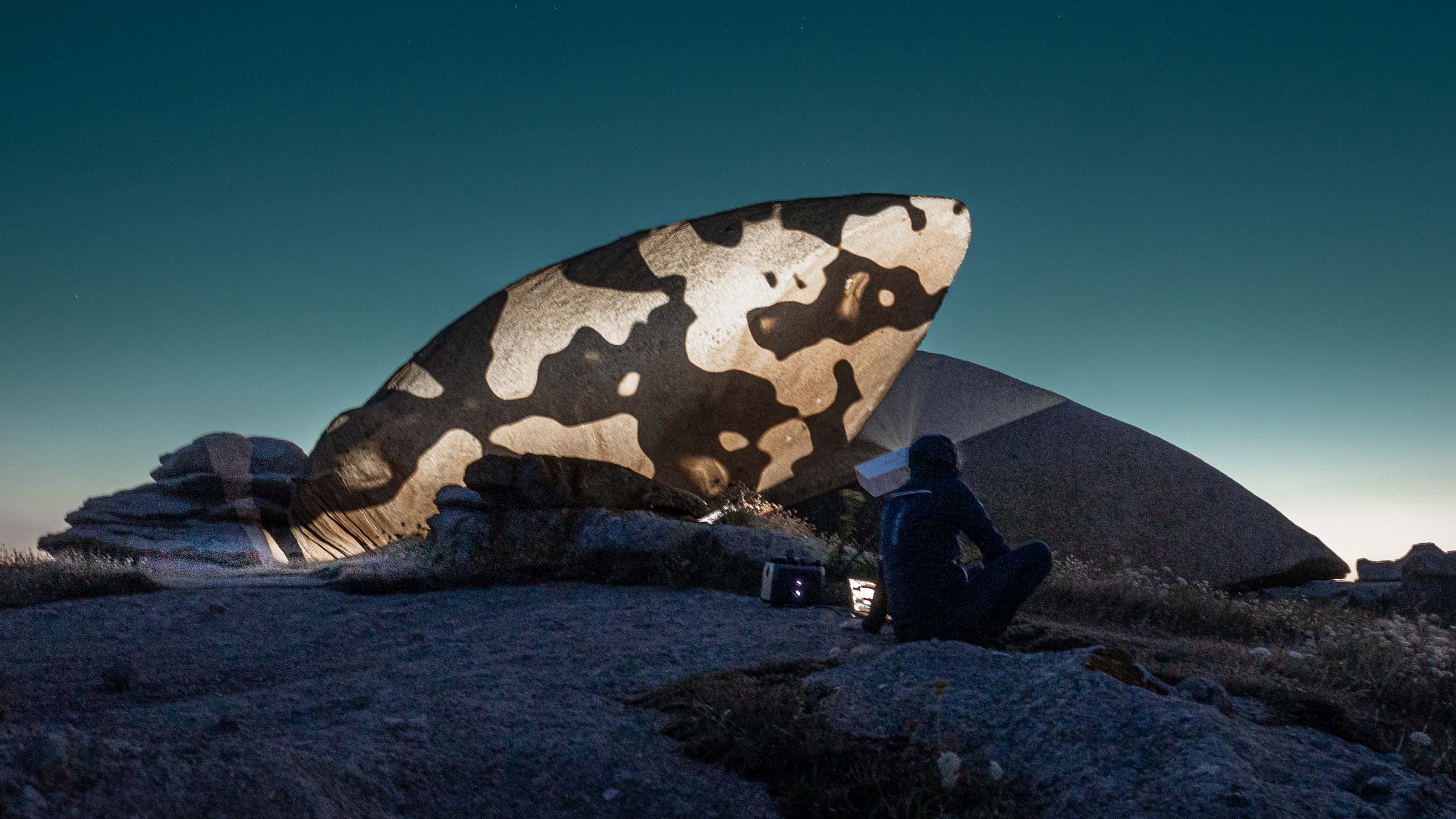 Philipp-Frank-at work with light projections on a beautiful boulder